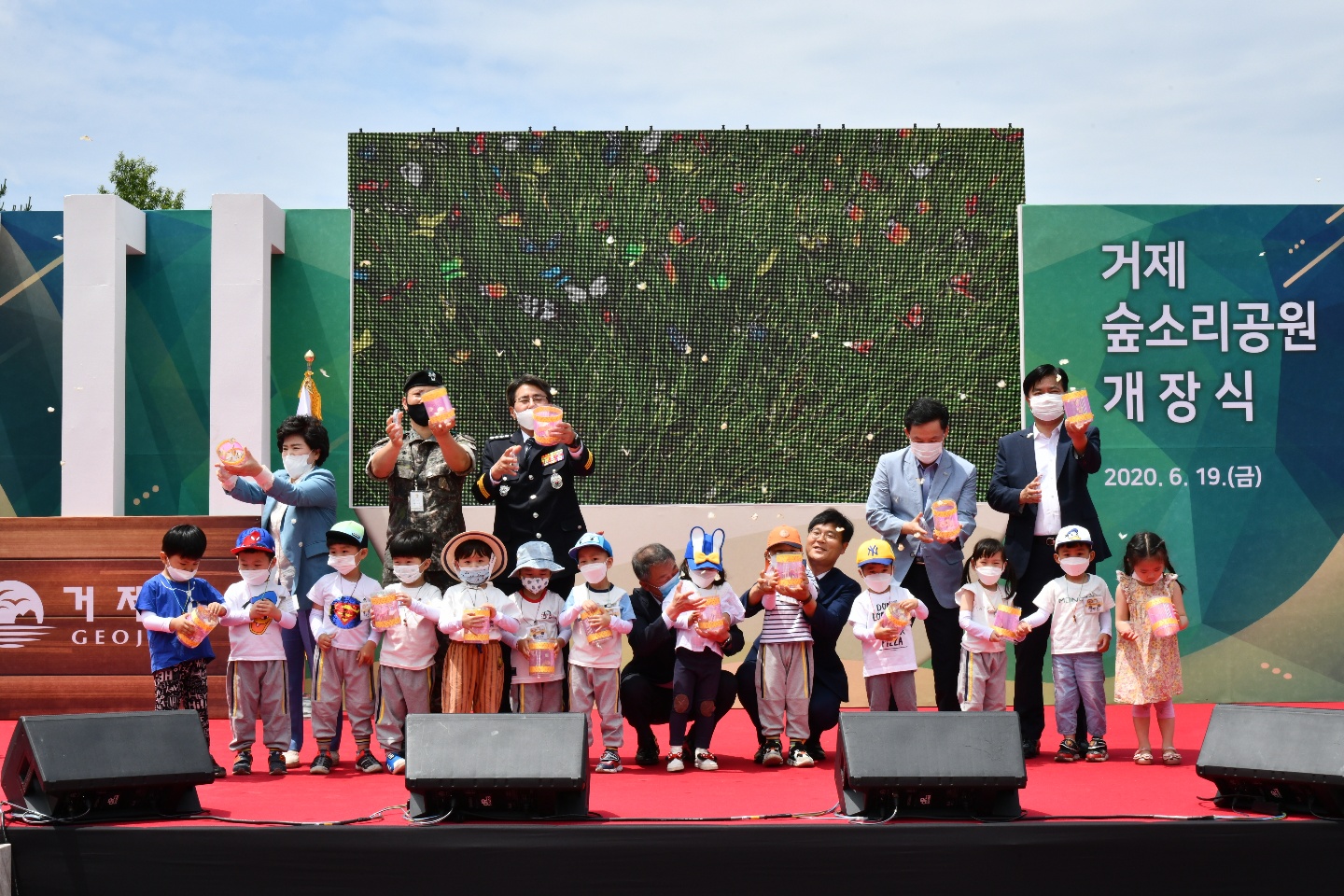 Explore a 160,000㎡ Meadow and a 1,017 m Monorail at Geoje Forest Sound Park