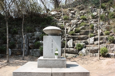 길상사 김영한 여사 추모비입니다.
