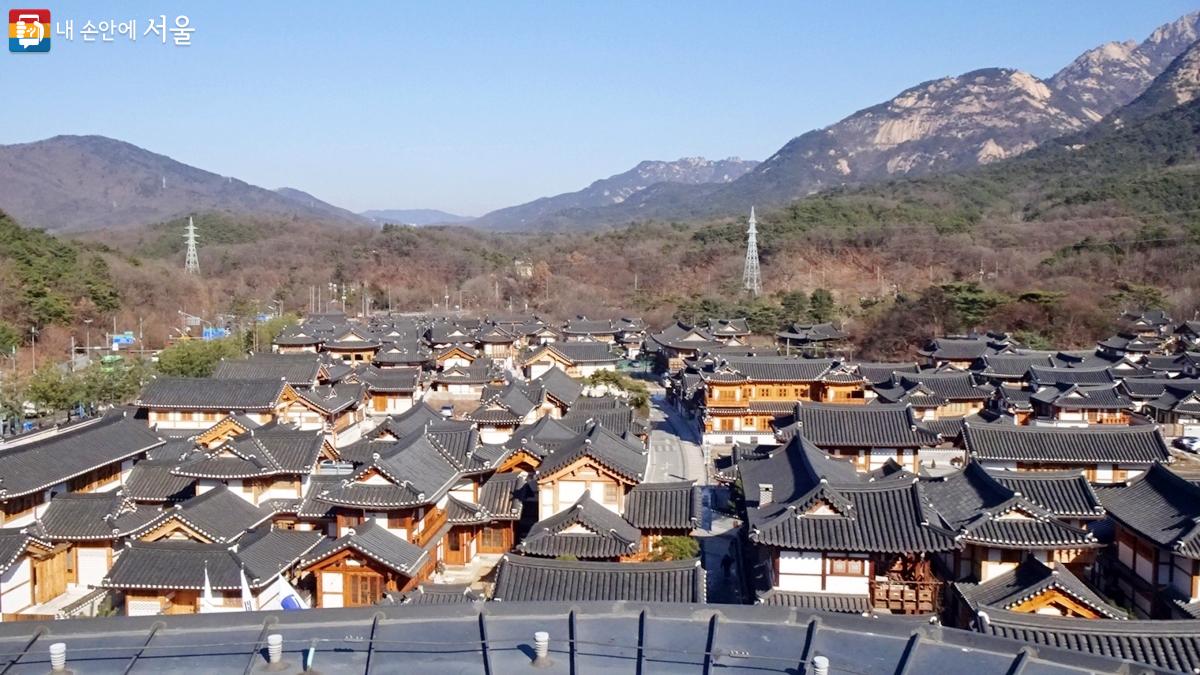 은평역사한옥박물관의 전망대와 정자입니다.