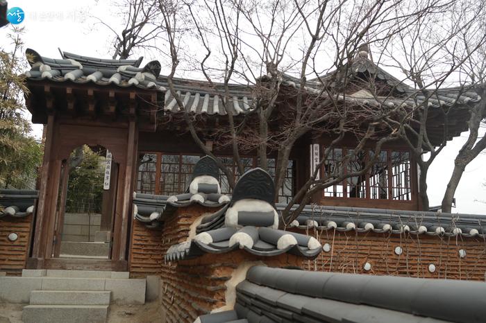 가장 높은 곳에 지어진 백인제가옥 별당 모습입니다.