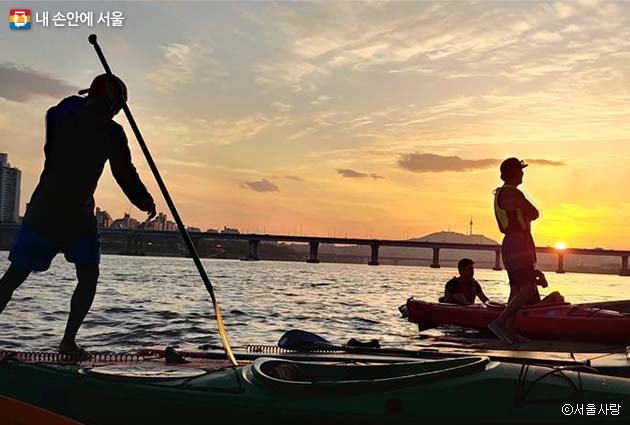 Jayang-dong 564: Meet the Wind and Oars at Seoul Windsurfing Center