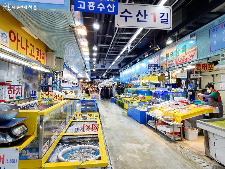 가락몰 5관 회센터 전경입니다.