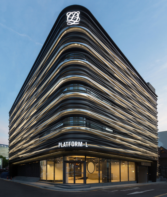 The Diamond-Shaped Exterior and 20-Meter-Deep Underground Live Hall in a Nonhyeon-dong Alley: Platform-L
