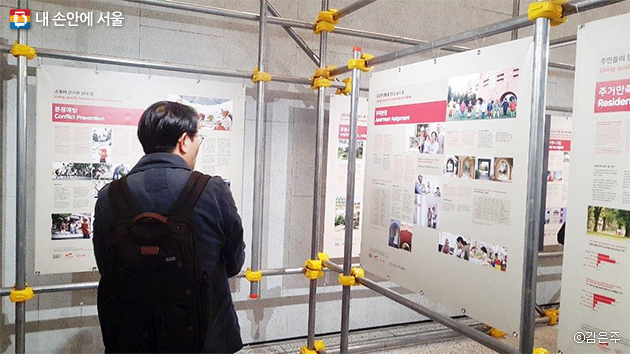 서울의 과거와 현재, 미래를 다루는 전시실 모습입니다.