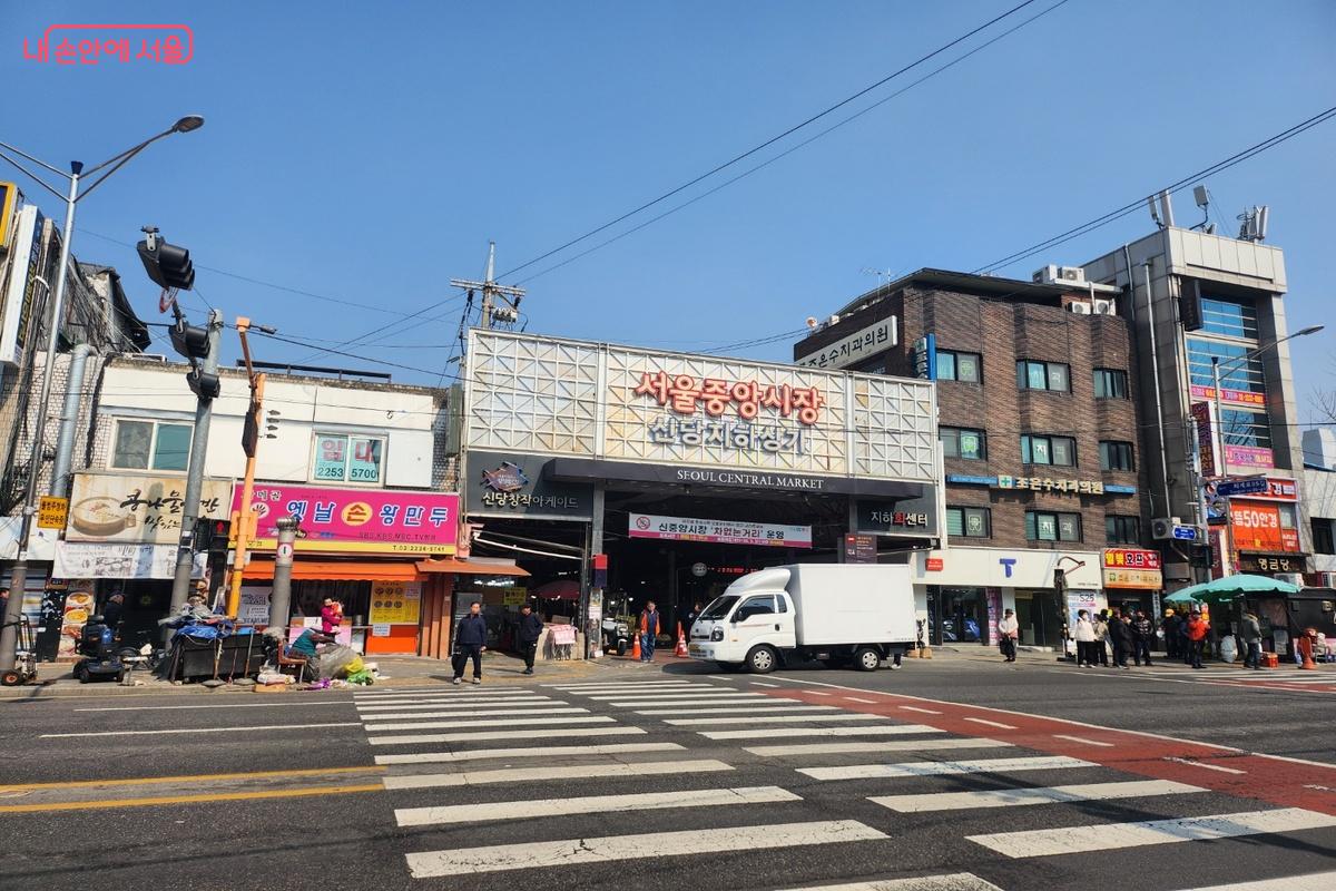 Seoul Jungang Market, 5 minutes from Sindang Station Exit 2, where dawn ingredients meet Sindang Creative Arcade
