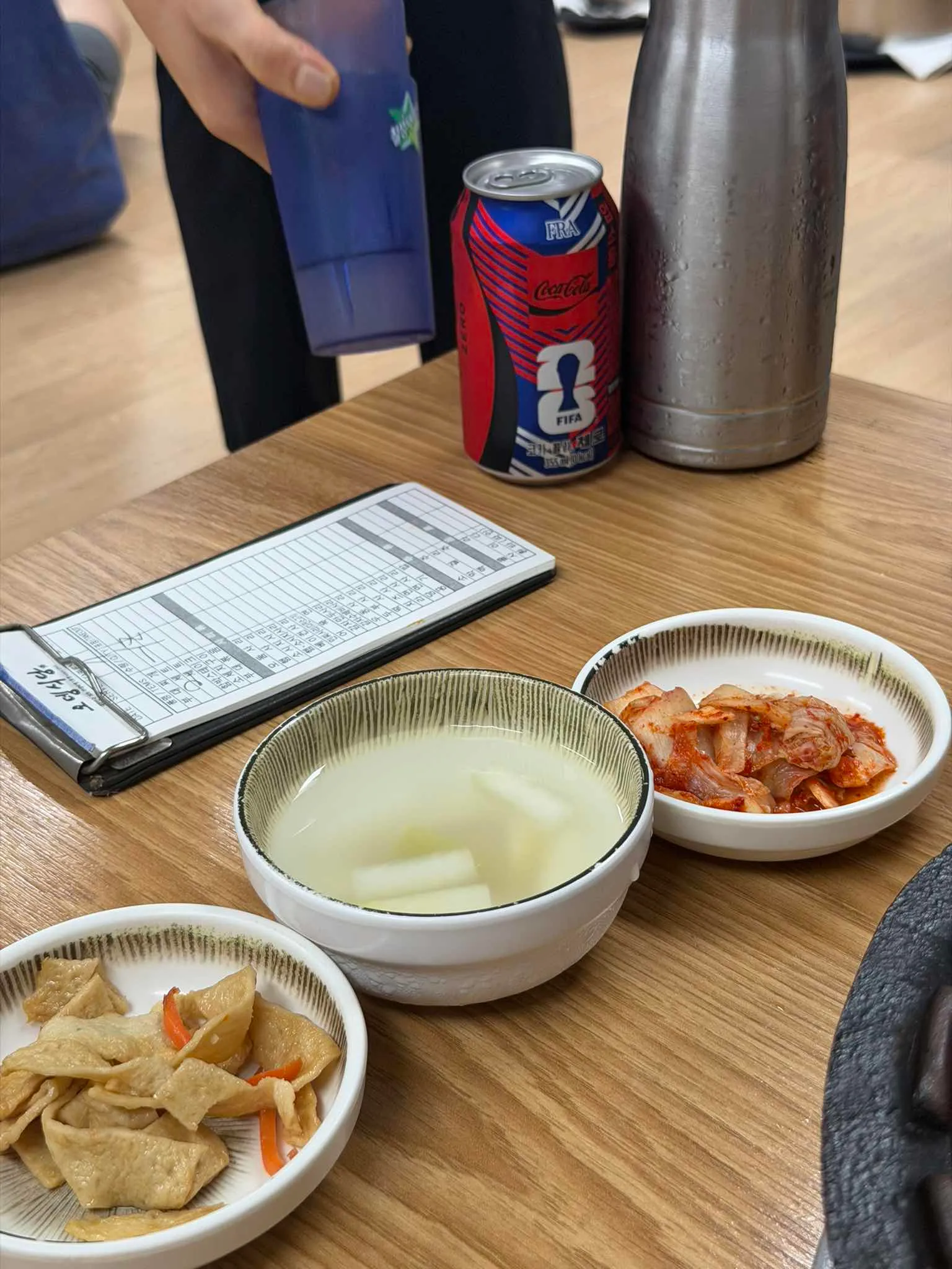 오뎅식당에서 상에 올려진 부대찌개