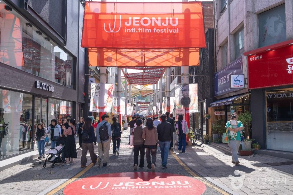 Jeonju Movie Street — A 700 m Film Road Born in the Gosa-dong Five-Way Intersection Theater District