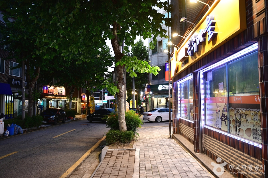 삼천2동 막걸리골목을 소개하는 한국관광공사 사진입니다.