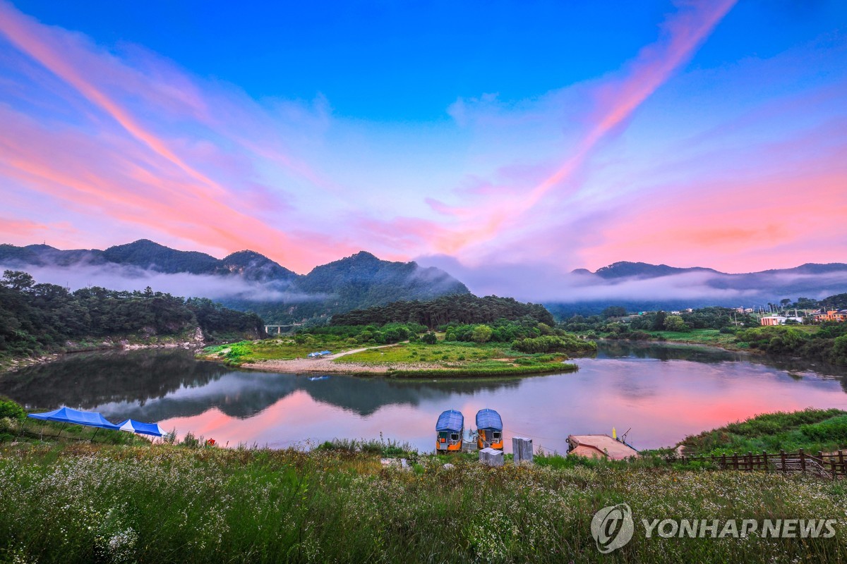 Danjong’s Place of Isolation, Yeongwol Cheongnyeongpo, Shaped by the Seo River and Yukyukbong