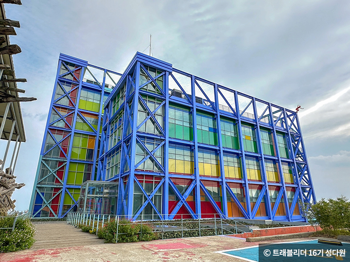 Haslla Art World, a 100,000-pyeong Artistic Landscape Open to the East Sea