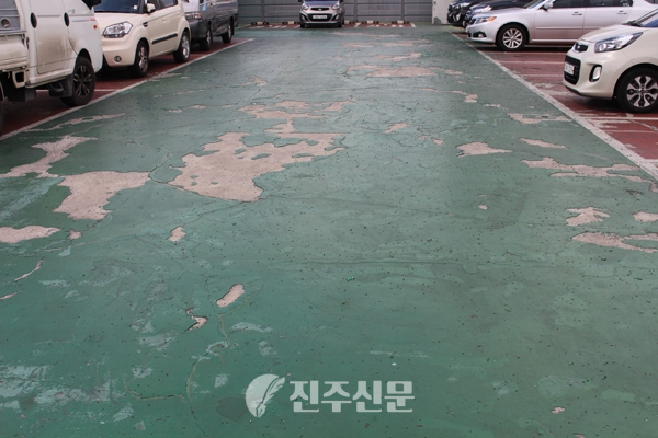 진주중앙시장 공영주차장 입구 모습입니다.