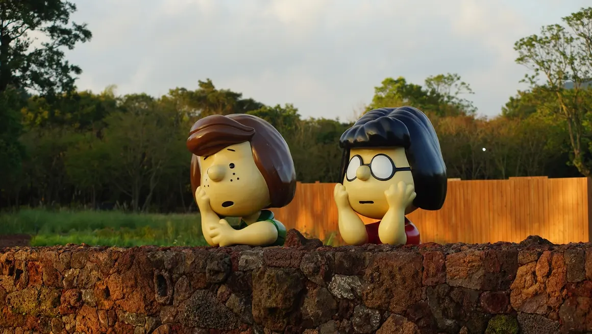 Snoopy Garden: Walk Through 16 Peanuts Scenes Among the Oreums of Songdang-ri