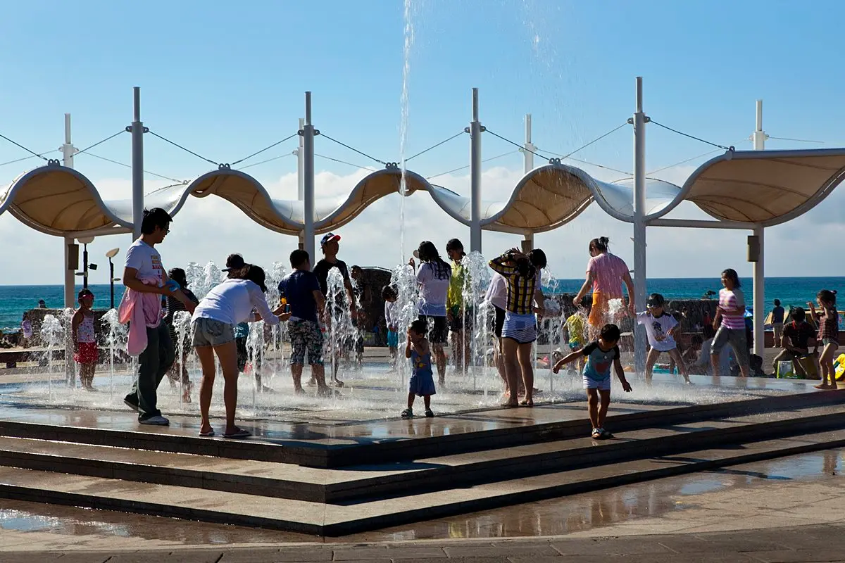 How to Walk from Aewol’s Gwakji Beach, Where the Sea Meets Spring Water, to the Gwamul Open-Air Bath