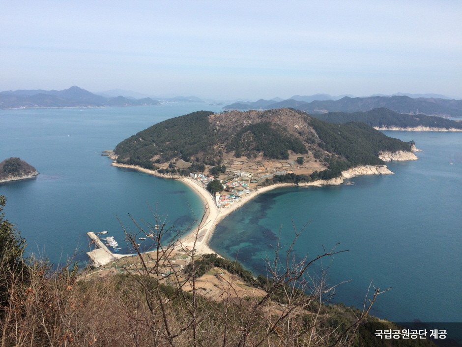 모래톱 하나를 사이에 둔 두 바다, 비진도 외항에서 선유봉까지