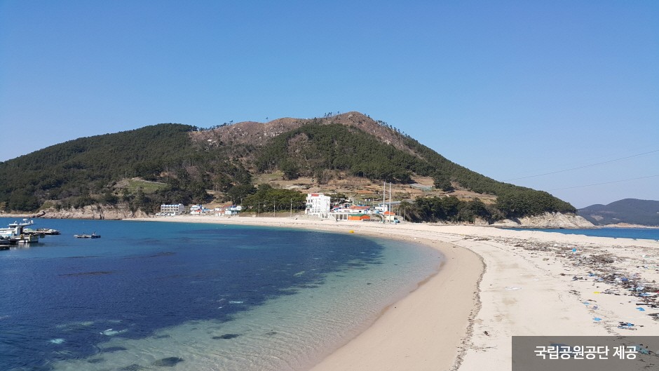 비진도 해안 전경 사진입니다.
