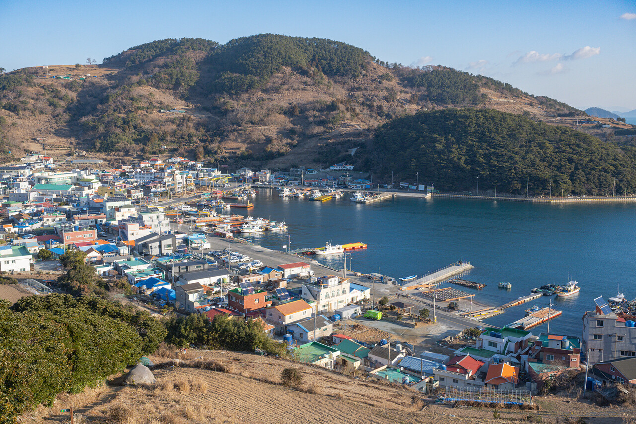 삼덕항에서 45분, 욕지도 비렁길과 천왕봉을 잇는 섬 하루