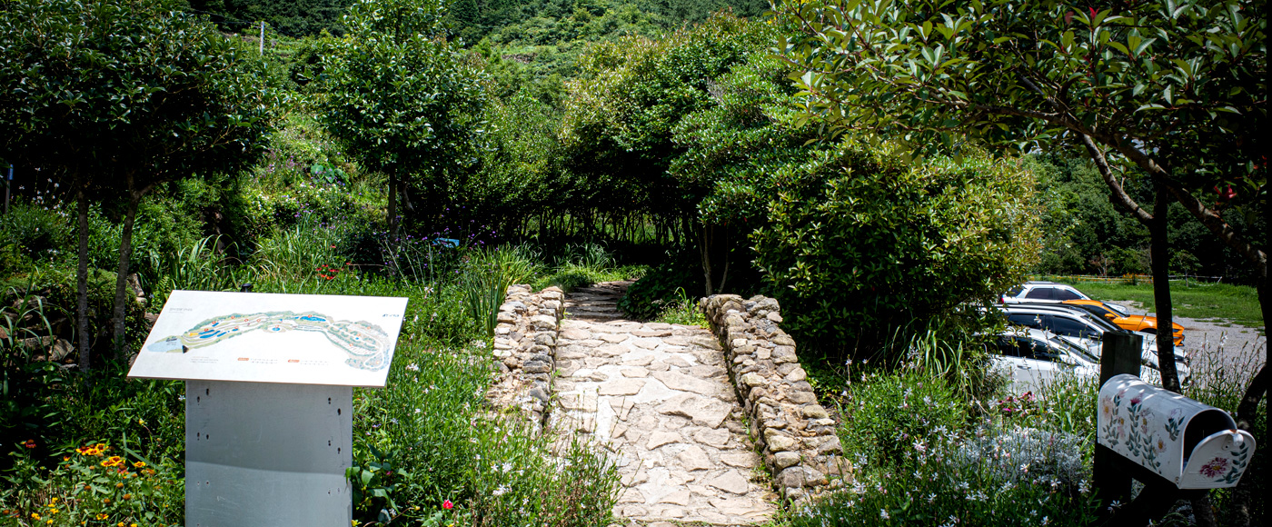Namhae Seomi Garden: Nine Terraced Plots Transformed into Flowers