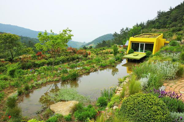 남해 섬이정원 정원 풍경입니다.