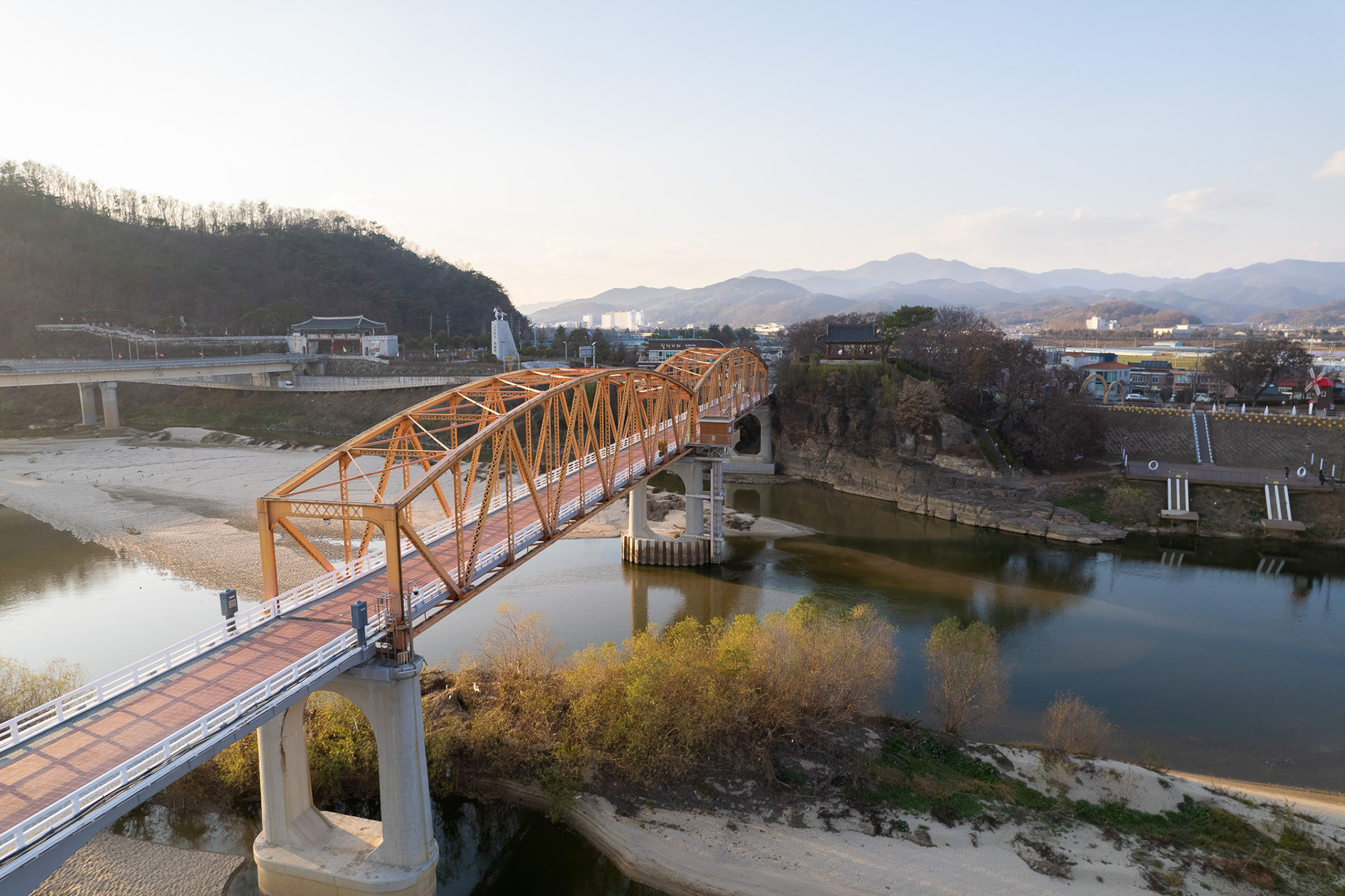 의령 정암루 전경입니다.