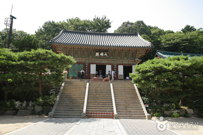 범어사(부산)의 건축물 모습입니다.