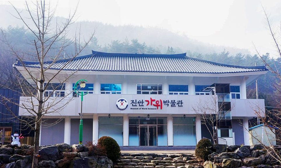 Jinan Scissors Museum, Born from Goryeo Iron Scissors Found at the Yongdam Dam Reservoir Site