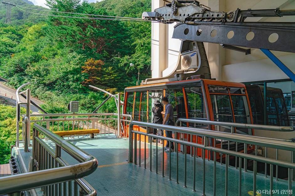 Daedunsan Cable Car, covering 927 m in 5 minutes: the actual route to the front of Geumgang Cloud Bridge