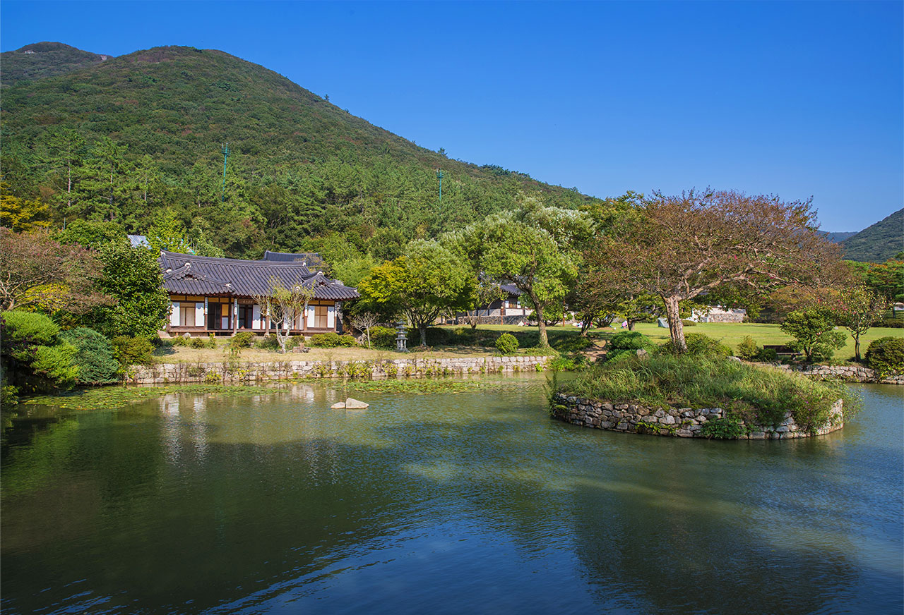 Jindo Unlimsanbang, Where the Mist of Cheomchalsan Became a Studio for Southern School Painting