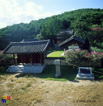 광주 포충사 옛 사당 전경입니다.