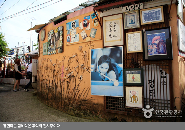 Discarded Objects Become the Language of a 200-Meter Alley in Yangnim-dong Penguin Village