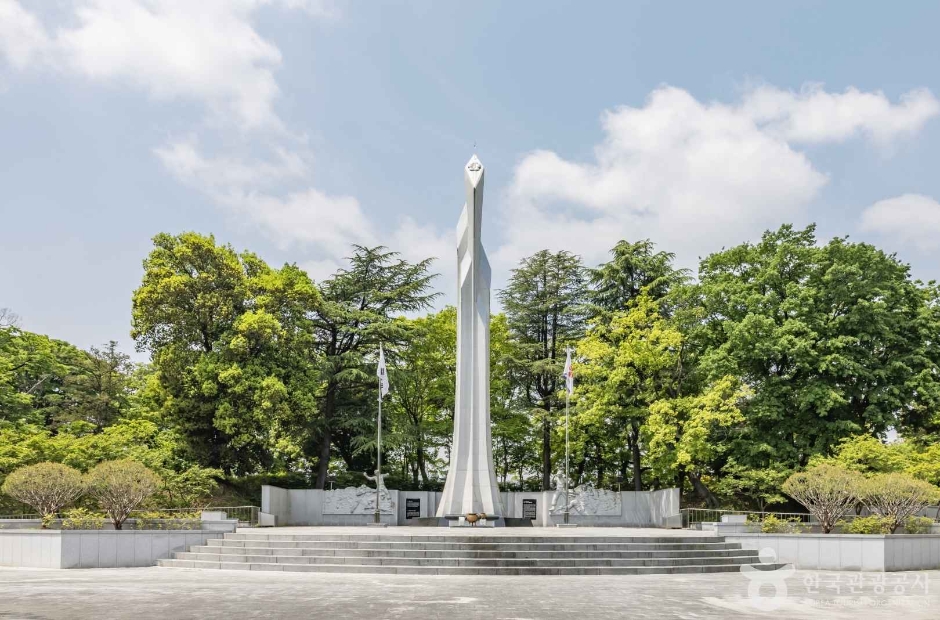 광주공원 안의 역사 유적 공간입니다.