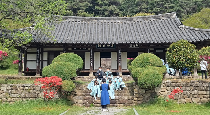 Wolbong Seowon in Neobeusil, Gwangsan, Where Gobong Gi Daeseung’s Debate Lives On