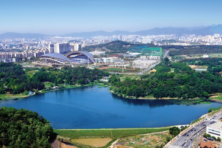 From a 1956 Reservoir to a Rose Garden with 140 Varieties: Pungam Lake Park