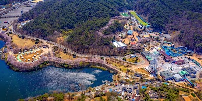 Gwangju Family Land, Where Uchi Park’s Forest Meets a 1991 Amusement Park