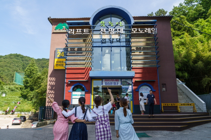 The Jisan Amusement Park Lift Car That Has Crossed the Mudeungsan Forest Since 1978: How to Reach Palgakjeong
