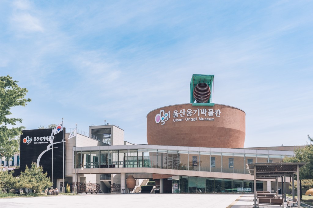 The Black Jars of Oegosan, Where the Livelihood of Korean War Refugees Became a Museum