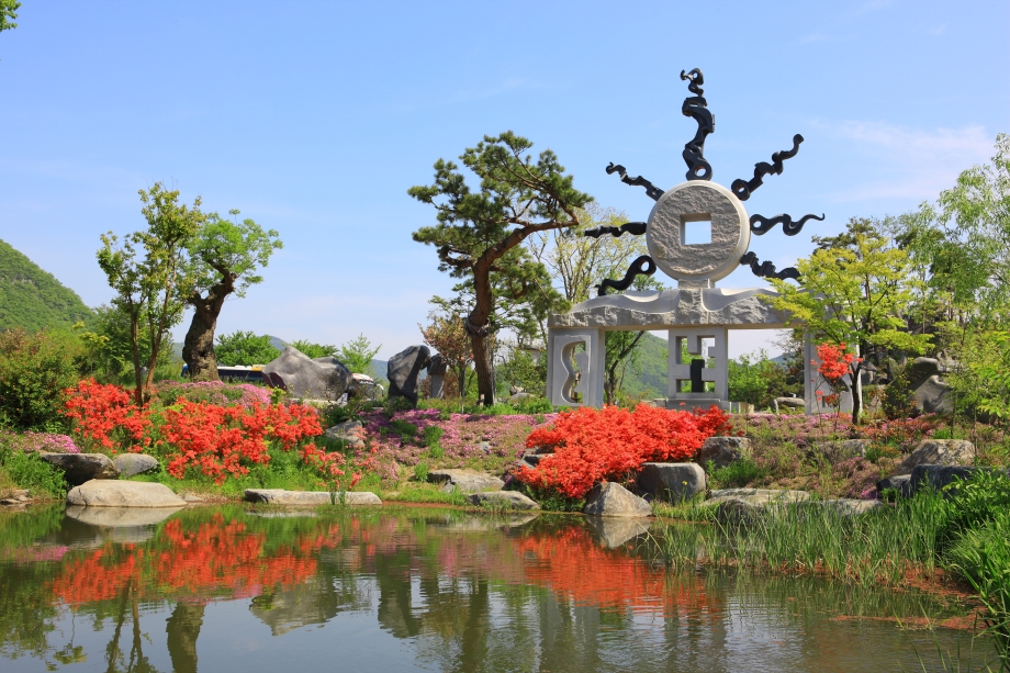 A Day Among Black Stone, Ponds, and Poetry Monuments Across 18 ha in the Southern Valley of Seongjusan Mountain