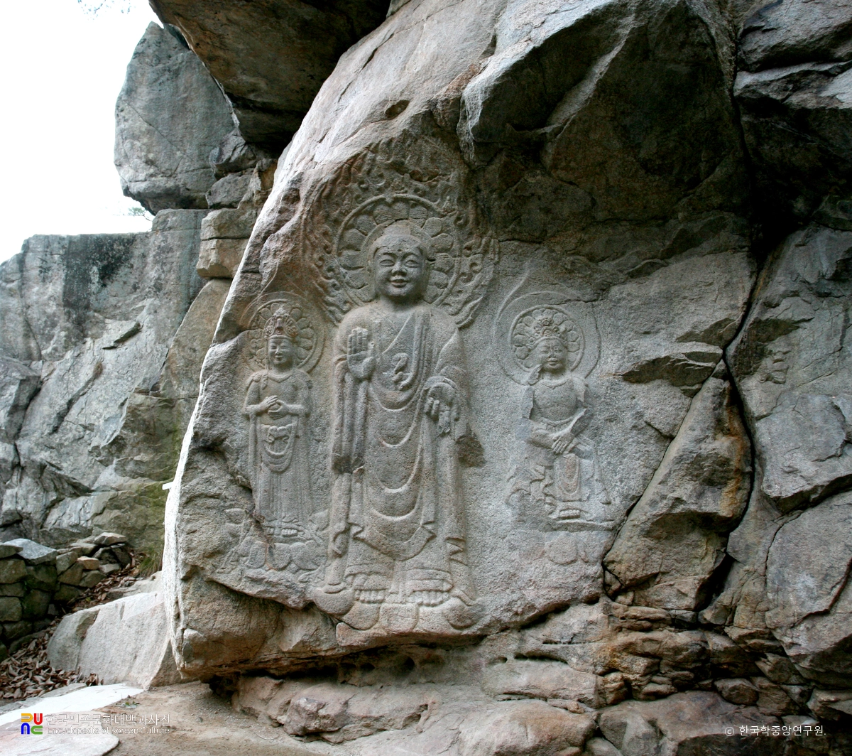How to Read the 2.8-Meter “Smile of Baekje” in Gayasan Valley
