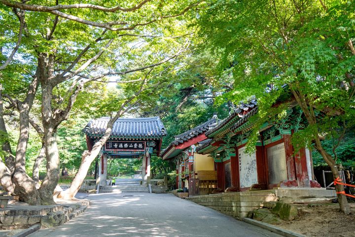 충남 예산군 수덕사 대웅전입니다.