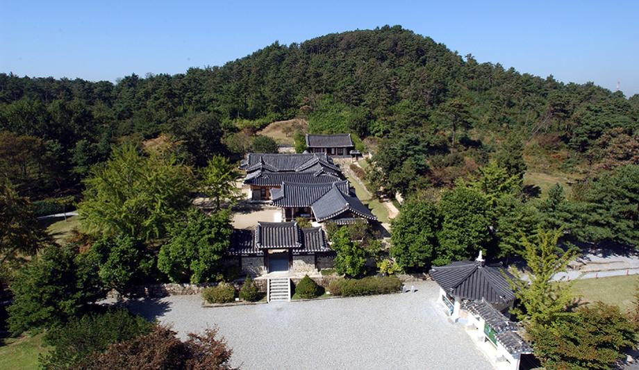 Yesan Chusa House: Tracing the Roots of Chusa Calligraphy in a 53-Room Residence
