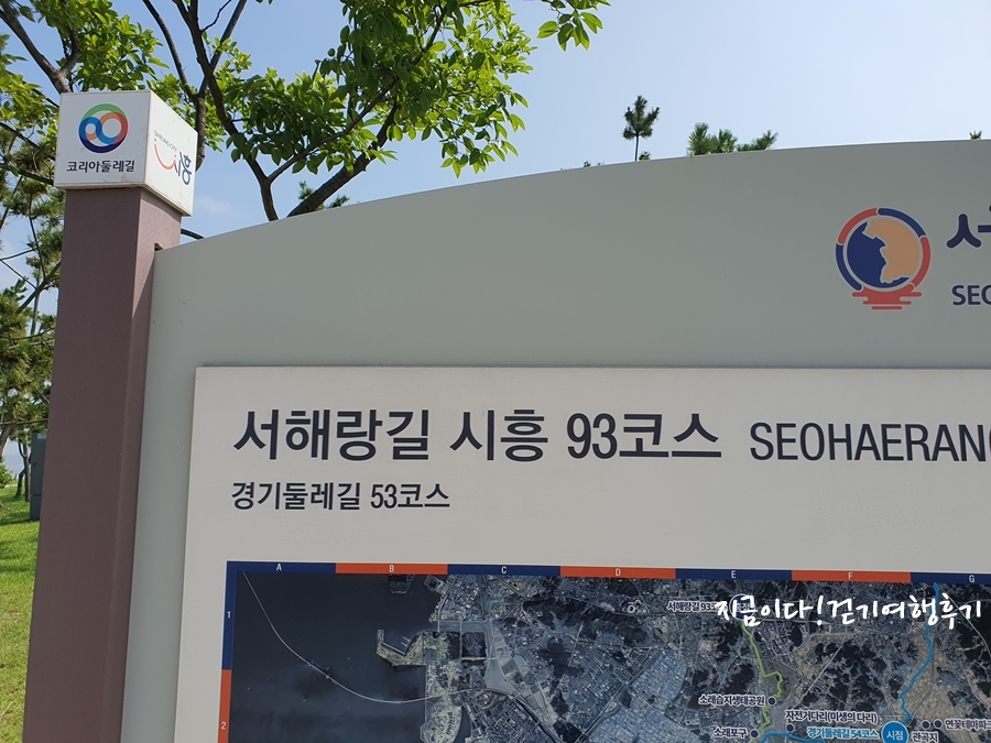소래습지생태공원 탐방로와 습지 관찰 공간입니다.