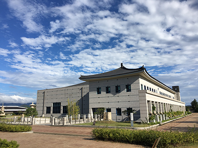 삼국과 통일신라 미술품을 다루는 신라미술관 전경입니다.