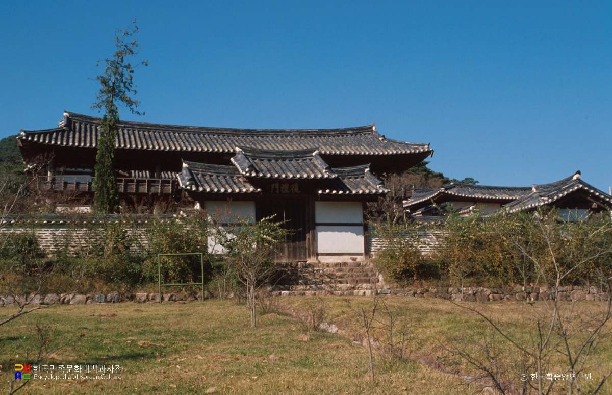 Byeongsan Seowon, Where the Nakdong River Sandbank Becomes a Seven-Panel Folding Screen