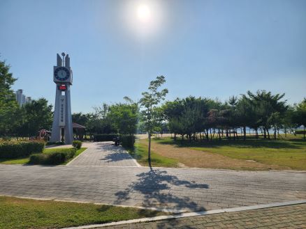 Jamsil Hangang Park: Jamsil Underwater Weir and Natural-Style Water Playground