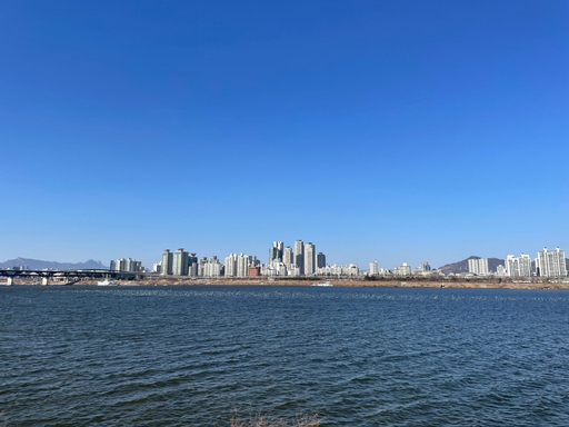 잠실한강공원 물놀이장 주변을 보여 주는 사진입니다.