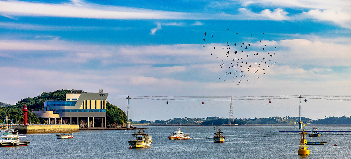 Traveling over the sea on Seohaerang between Jeongok Port and Jebu Island