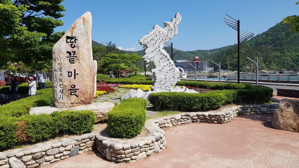 땅끝전망대와 해남 남쪽 해안의 풍경을 담은 사진입니다.