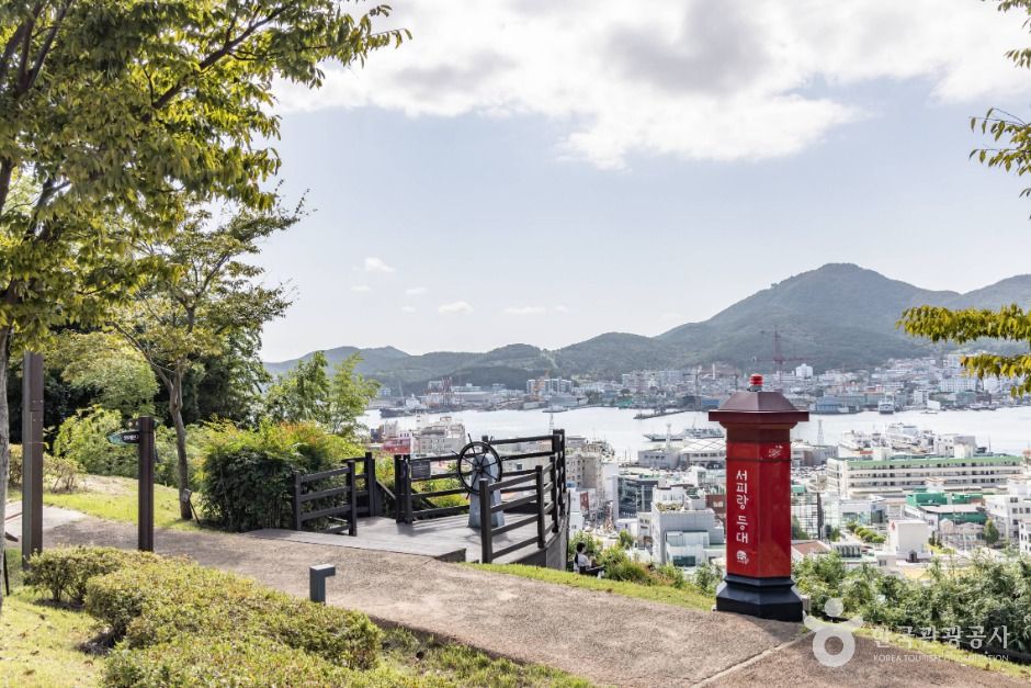 서피랑공원의 야외 산책 공간입니다.