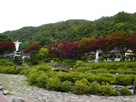 성 요셉 신학당을 보여주는 배론성지 사진입니다.