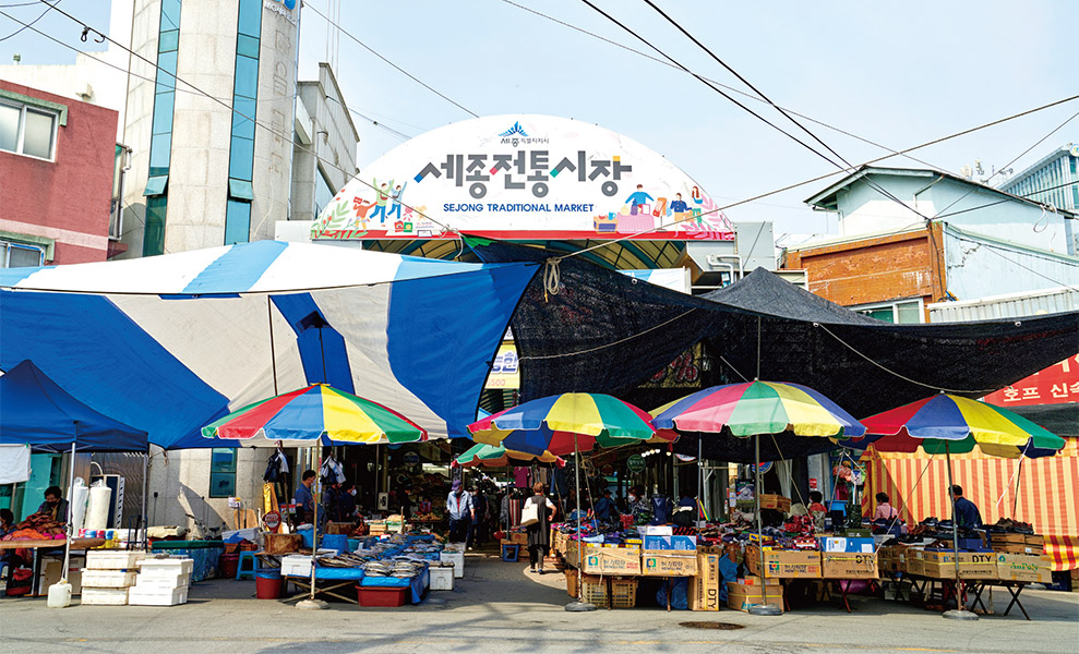 옛 조치원 번화가 분위기를 재현한 테마거리 골목입니다.