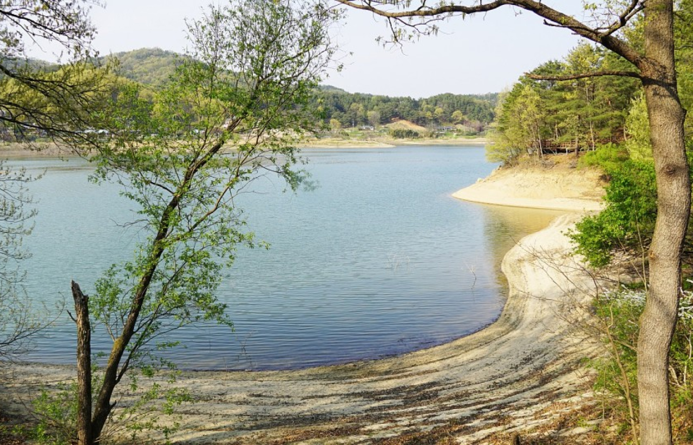 식장산길의 산행 구간과 주변 지형을 보여 주는 안내 이미지입니다.